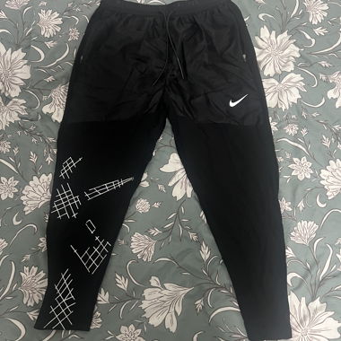 Nike Division Runninghose schwarz