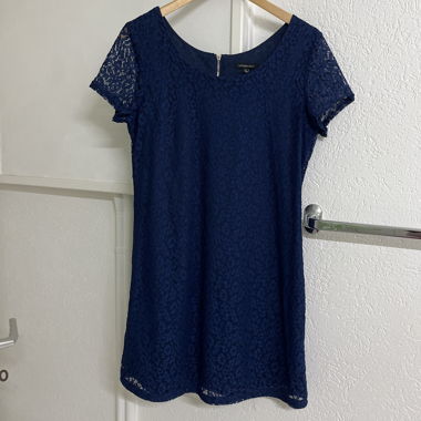 Robe en dentelle bleu marine