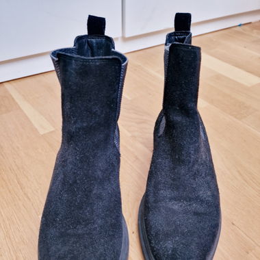 Bottines en cuire daim noire
