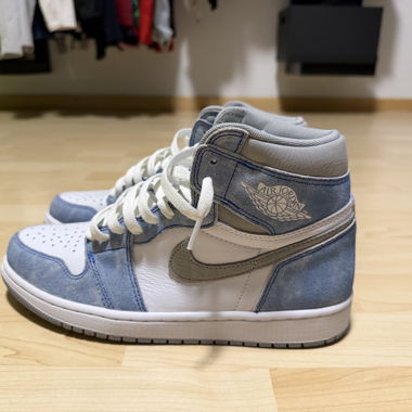 Jordan 1 Hyper Royale
