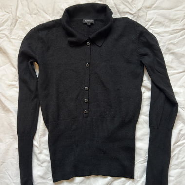 Maglione nero con collo a polo