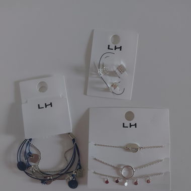 Lot de bracelets et d'earcuffs