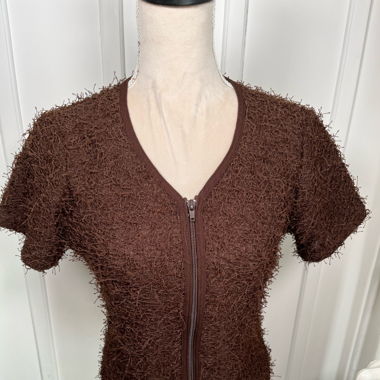 Haut texturé marron zippé
