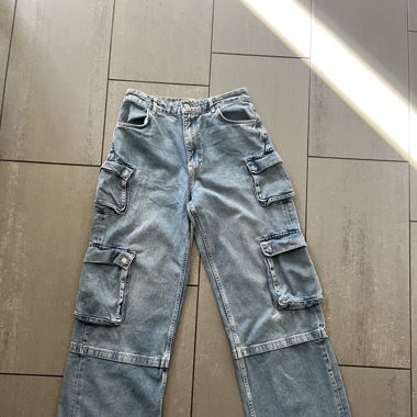Bershka light-wash Pocket Jeans