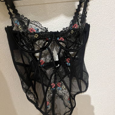 Body en dentelle avec motif floral