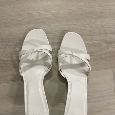 Sommerschuhe mit Absatz