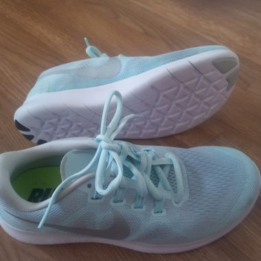 Neue Nikes Grösse 39 