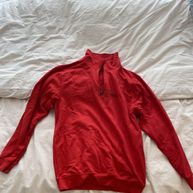 roter pulli