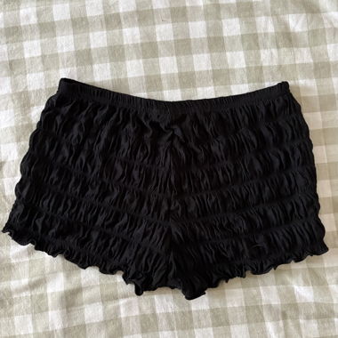 Shorts noirs froncés