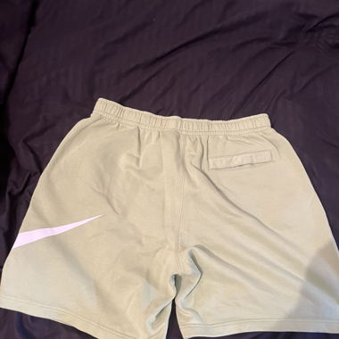 Pantaloncini Nike verde chiaro