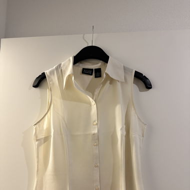 Sleeveless Blouse 