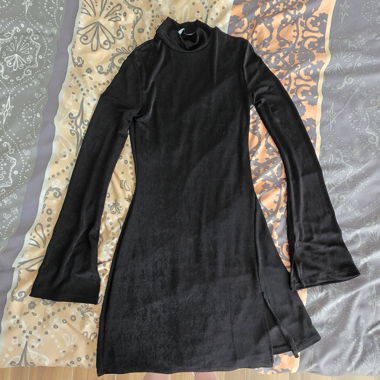 Robe noire longues manches Bershka