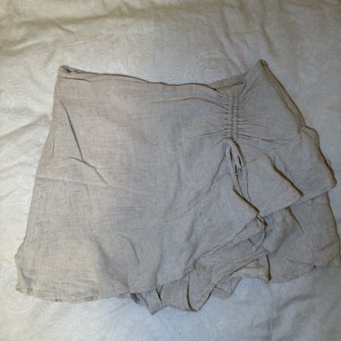 Shorts estivi beige con arricciatura