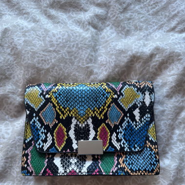 Sac multicolore, effet peau de serpent 