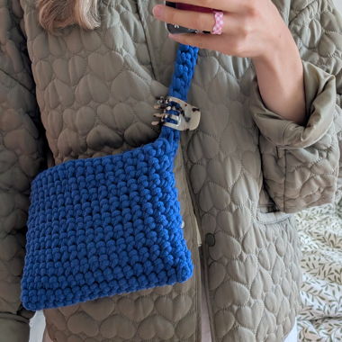 Häkeltasche Kaiserblau