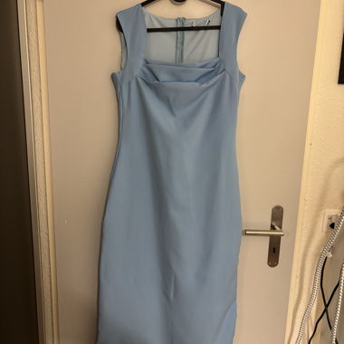 Robe bleu clair, longueur cheville