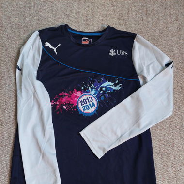 Langes Sportshirt