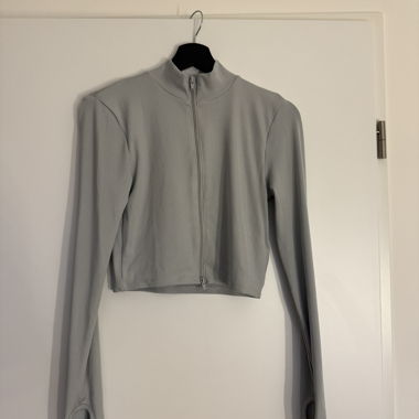 FB Sister Crop Zip-Top