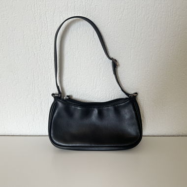 Schwarze Umhängetasche