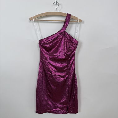 Rosafarbenes Metallic One-Shoulder-Kleid