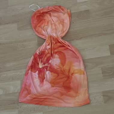 Robe courte tube dos nu à motif floral