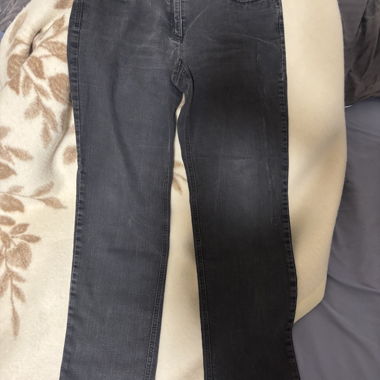 Black jeans with back embroidery