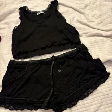Pigiama nero in pizzo