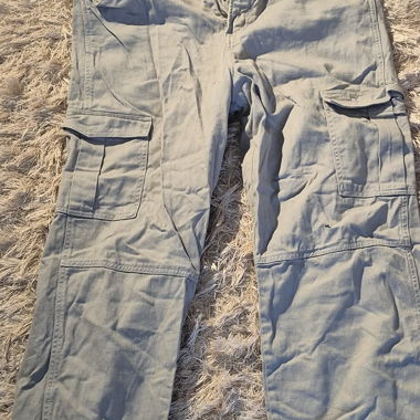 Pantaloni cargo grigi Divided EUR 42