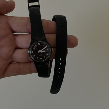 Schwarze Swatch Analog-Uhr