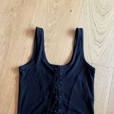 Schwarze Crop-Top