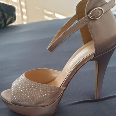 Escarpins argentés à strass