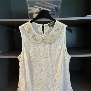 Bluse mit Perlenkragen und Blumenmuster
