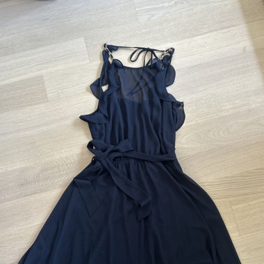 DUNKELBLAUES KLEID