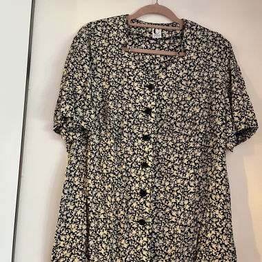 Floral short-sleeve blouse