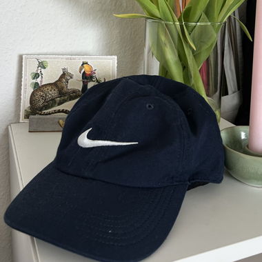 dunkelblaue Nike Cap