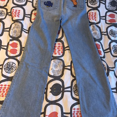 Jeans con ricami