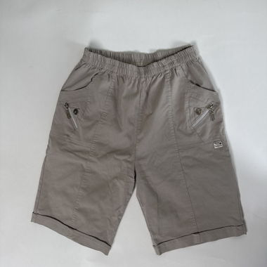 Graue Shorts mit elastischem Bund