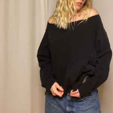 Off-Shoulder Hoidie