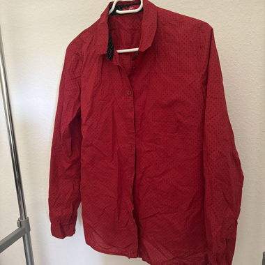 Chemise rouge à motifs