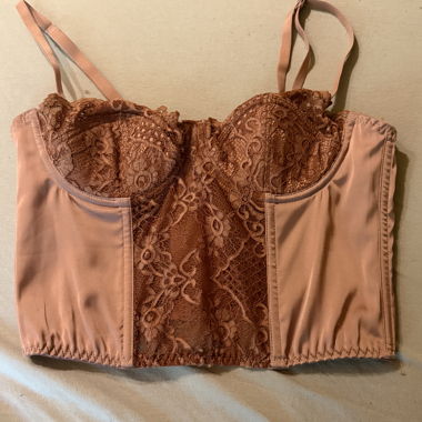 Top in pizzo Urban Outfitters