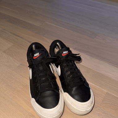 Nike Court Legacy