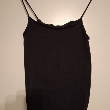 Top nero a spalline