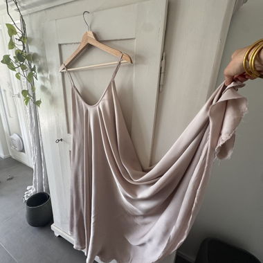 Seidenkleid rosa nude