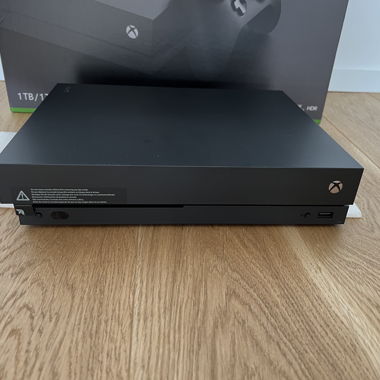 XBOX ONE - Xbox One X Konsole (1 TB)