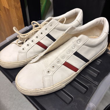 Sneakers bianche con strisce