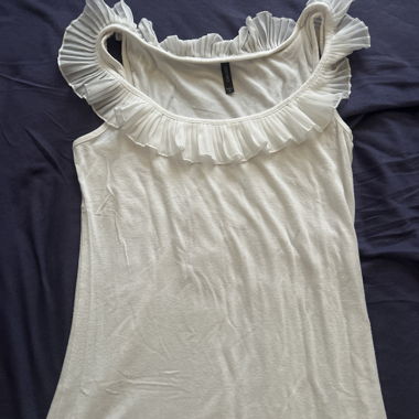 Top blanc à volants