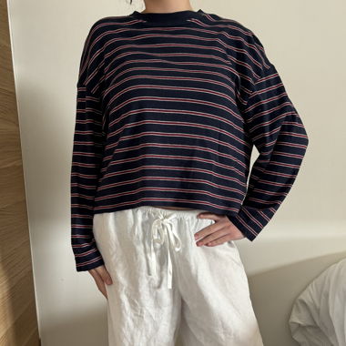 Top a maniche lunghe blu navy, bianco e rosso