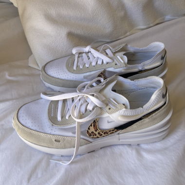 Nike sneakers leopard white
