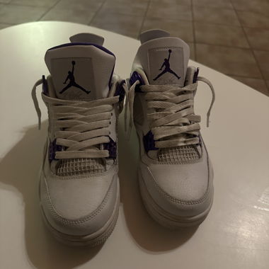 Jordan 4er Metallic purple