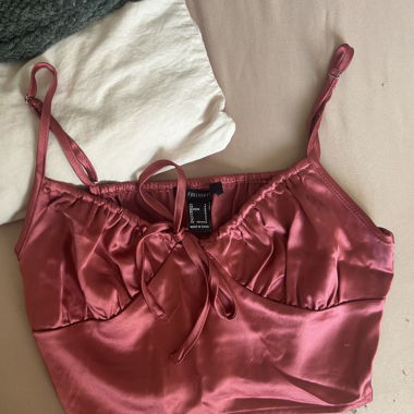 Forever 21 pink satin crop top S